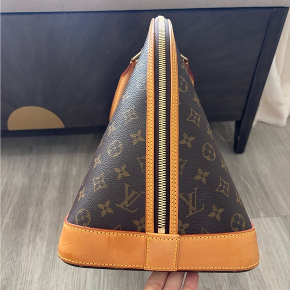 Authentic Louis Vuitton Alma Voyage MM travel unisex carry on - Picture 11 of 16